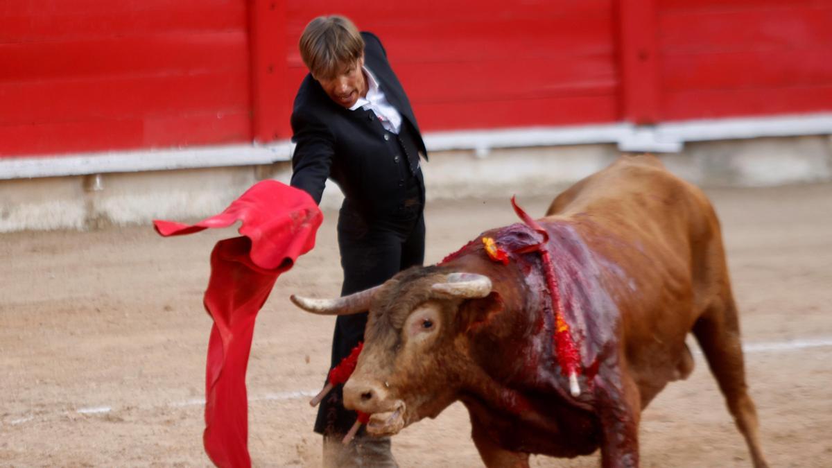 &quot;El Cordobés&quot; durante la faena.