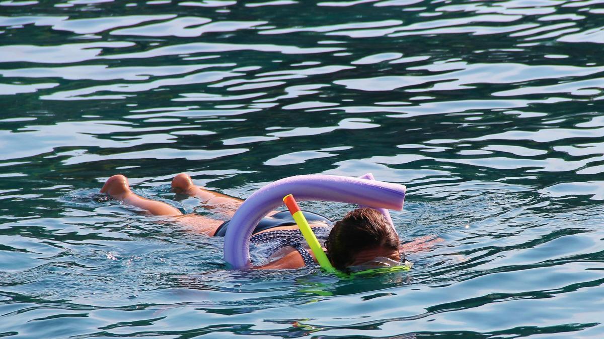 La mejor opción para hacer snorkel: la cala "escondida" bajo el Peñón de Ifach