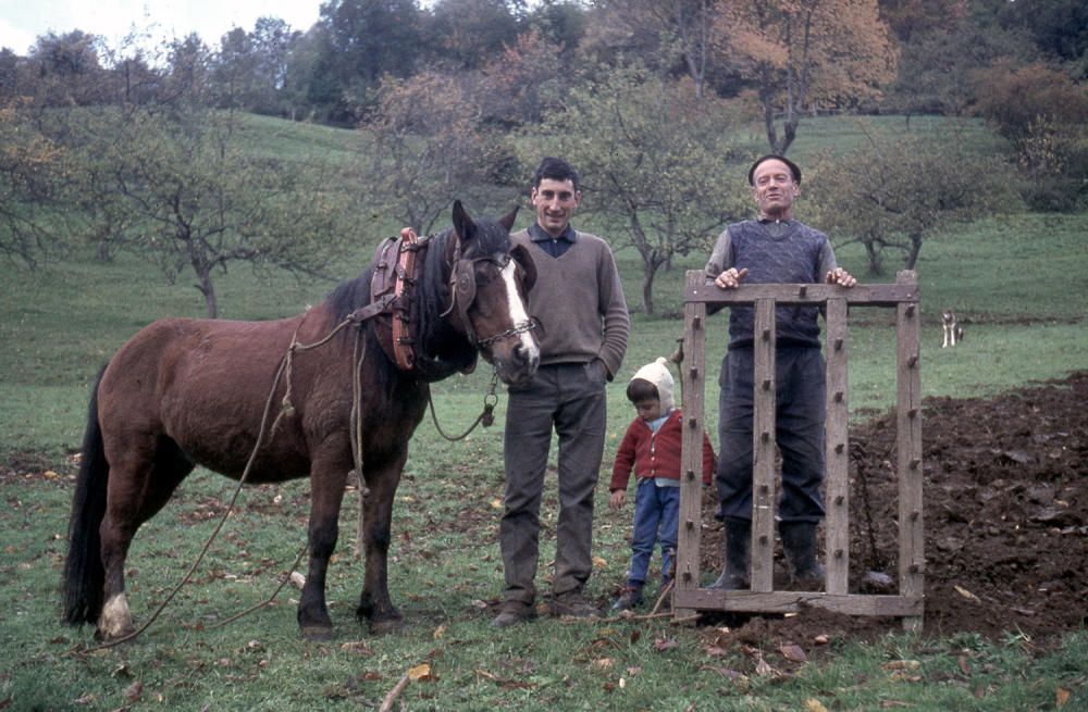 El Muséu del Pueblu d'Asturies publica el legado fotográfico de Julio Fernández Lamuño