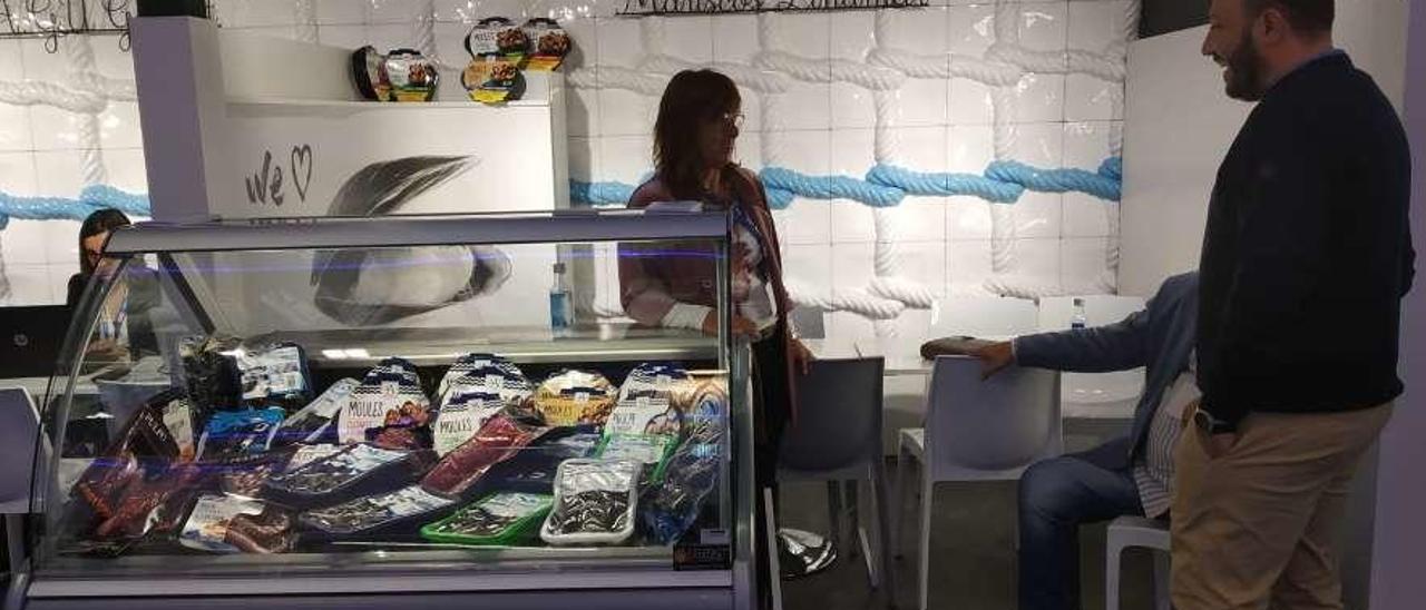 El expositor de Mariscos Linamar, una de las firmas arousanas en la feria belga &quot;Seafood&quot;. // FdV