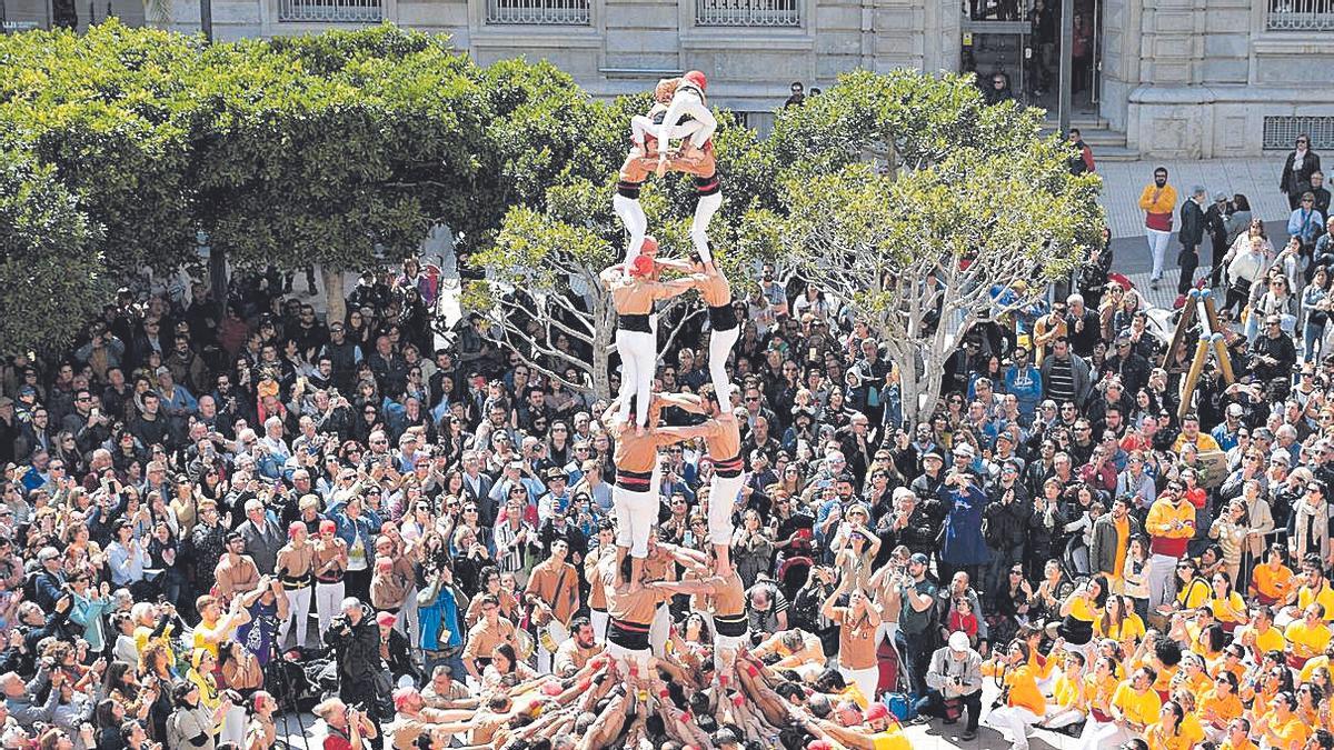 Col·laboració de les federacions de torres humanes tradicionals