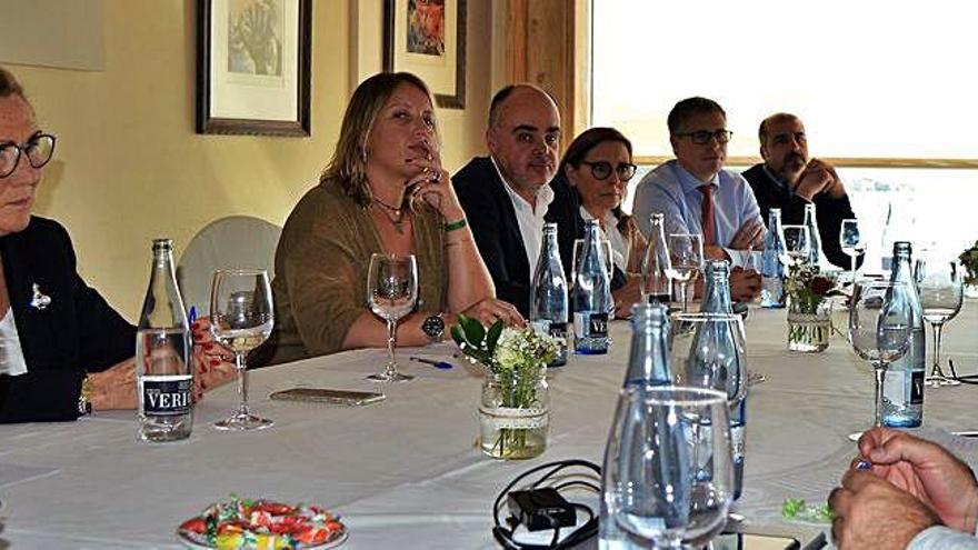 Les persones que van participar en la reunió de treball.