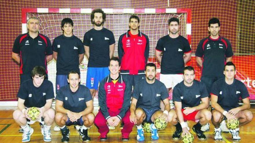 Plantilla del equipo senior de balonmano.