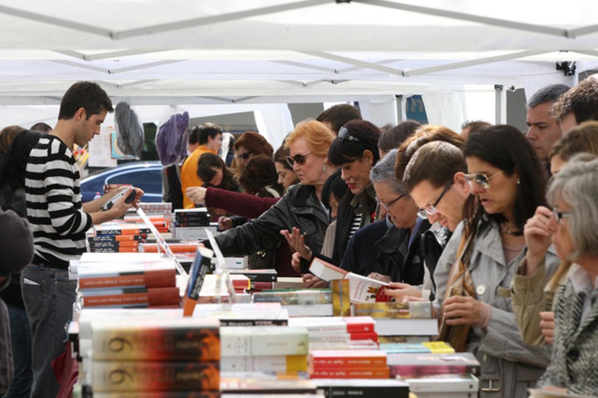 Les llibreries aprofiten la jornada per augmentar les vendes.