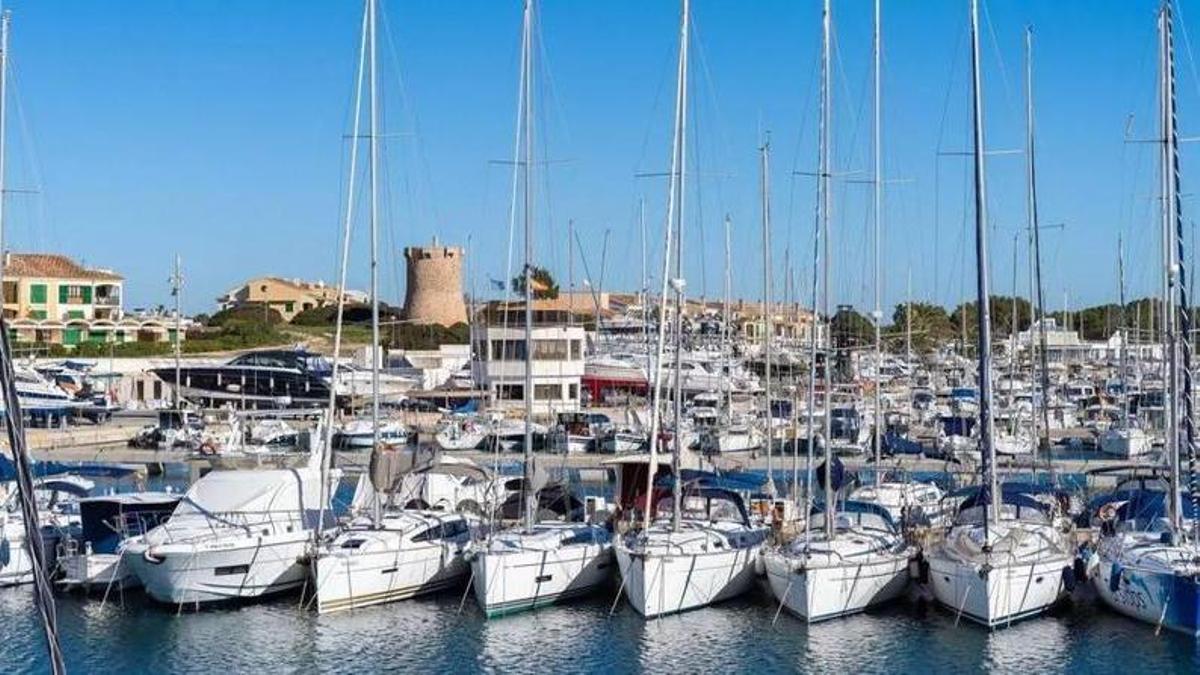 Der Yachtclub in Sa Ràpita.