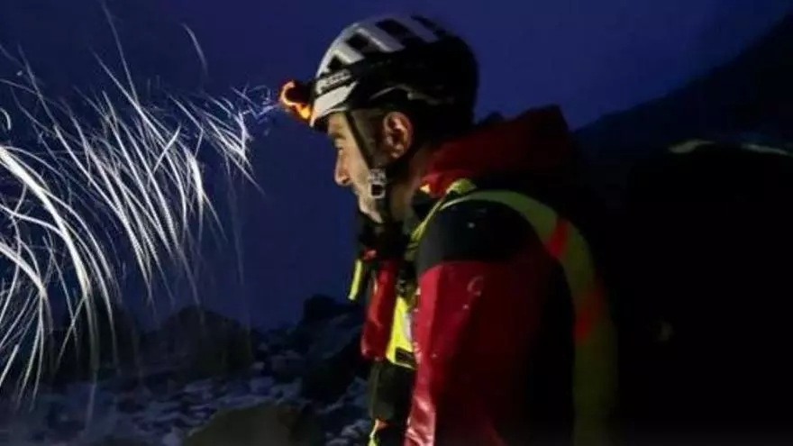 Asturias y Castilla y León se vuelcan en la búsqueda de un montañero inglés de 61 años perdido y agotado en la zona de Caín de los Picos de Europa: las condiciones son de nieve y frío