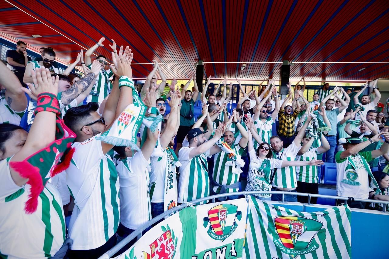 Barcelona B-Córdoba CF | La afición cordobesista, en imágenes