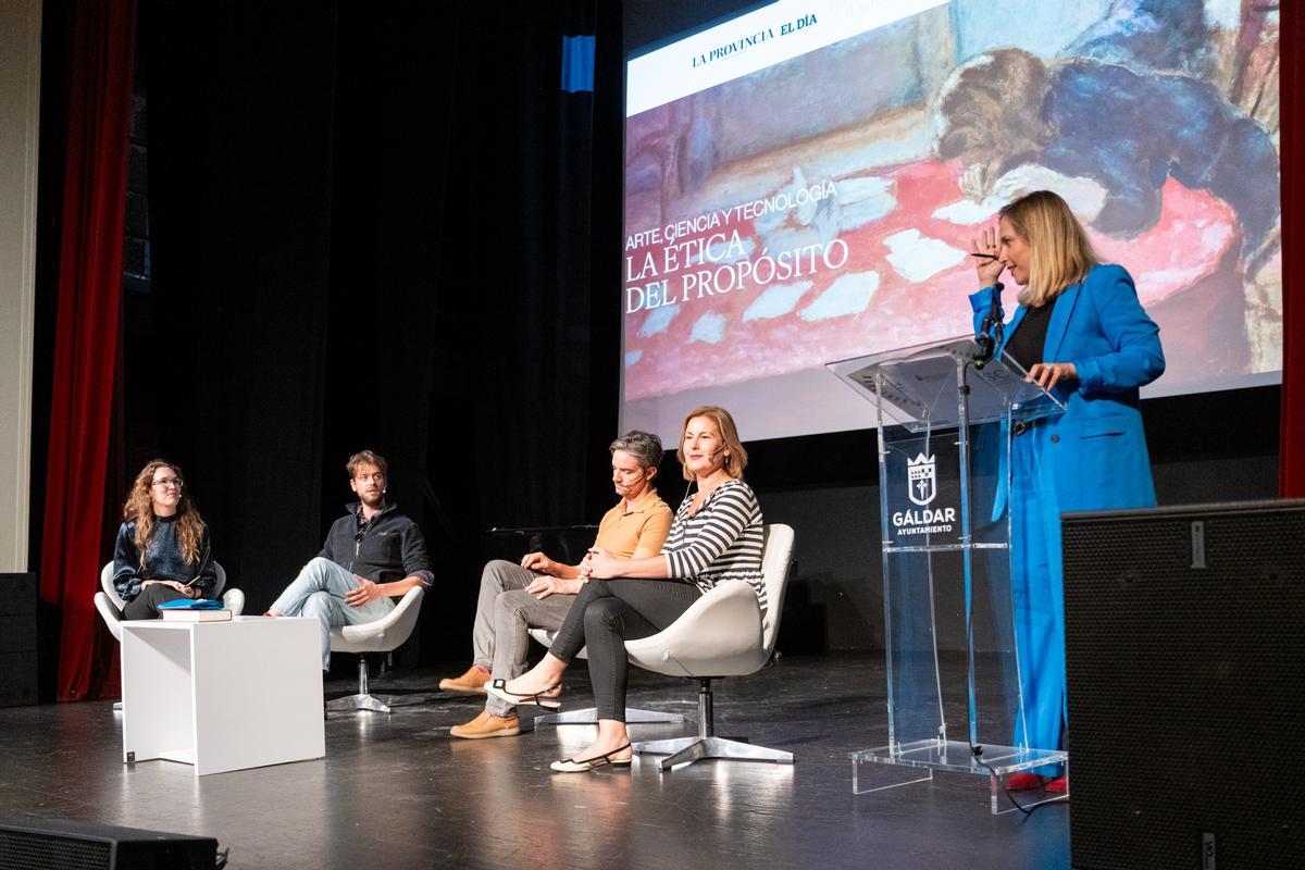 De izquierda a derecha, Katya Vázquez, Juan Olvido, Juan Pedro Calderón y Adriana Regidor; durante la mesa de debate.