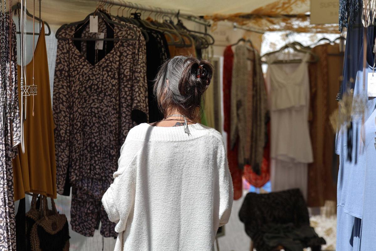 Todas las imágenes del primer día de la temporada del Hippy Market Punta Arabí en Ibiza