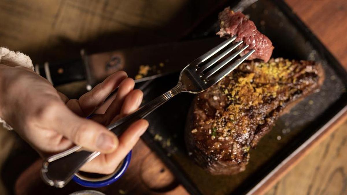 Los platos de carne son algunos de los que menos se reaprovechan en los hogares.