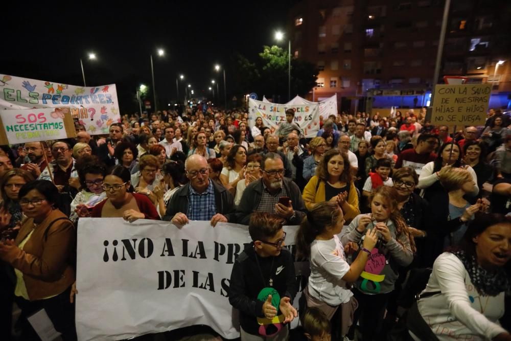 Manifestación en Manises por el recorte de pediatras