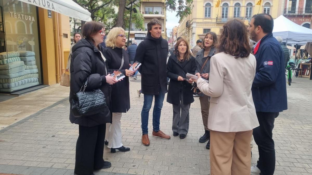 El cap de llista i els candidats per Girona, fent campanya a Palafrugell aquest dissabte al matí