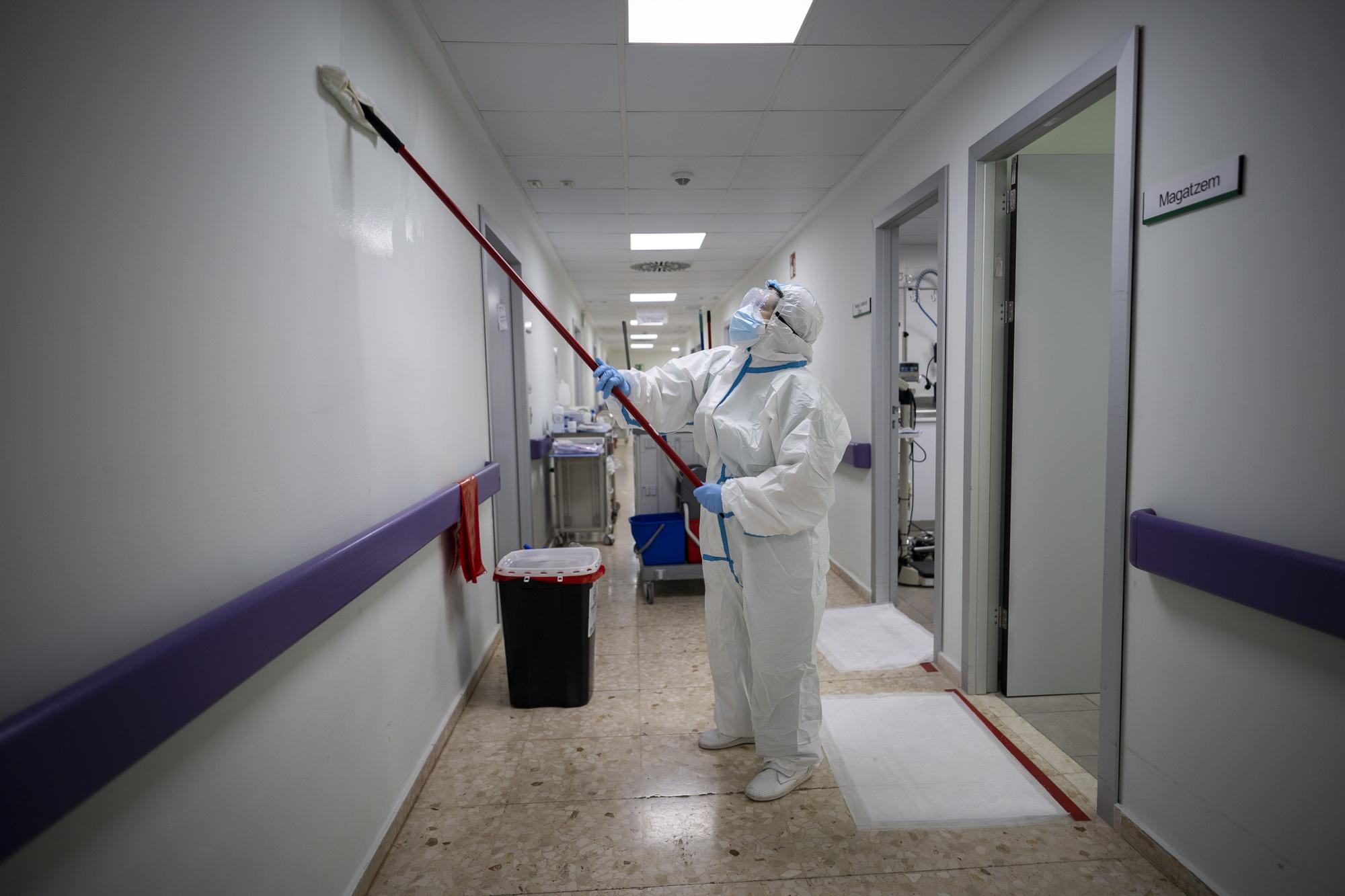 Levante-EMV entra en la sala covid del Hospital General de València: la lucha frente al coronavirus de cerca