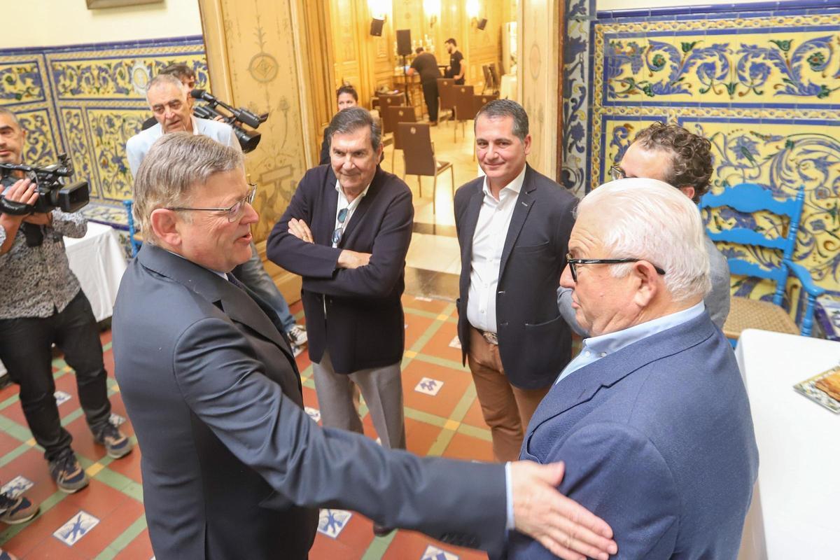 Puig anuncia la rebaja adicional de 10 céntimos en el precio del agua desalada para riego que la deja en 0,22 € por metro cúbico Puig anuncia la rebaja adicional de 10 céntimos en el precio del agua desalada para riego que la deja en 0,22 € por metro cúbico