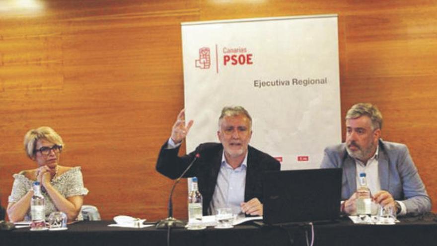 El PSOE confía en que Montero mejore la &quot;histórica&quot; propuesta sobre el superávit