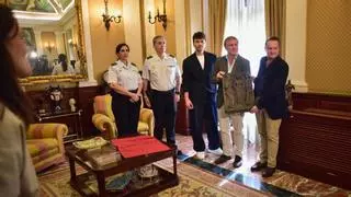Badajoz recupera una placa de Enrique Pérez Comendador sustraída en 1999 tras 27 años desaparecida