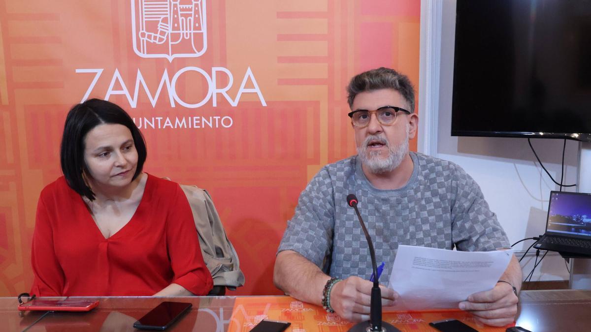 La concejala de Cultural y el promotor del Jaleo Fest.