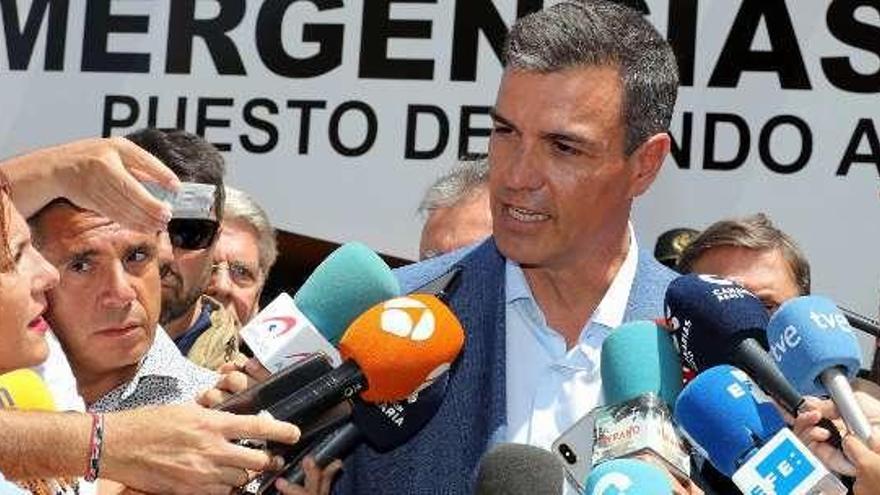 Sánchez se dirige a los medios en Gran Canaria. // Efe