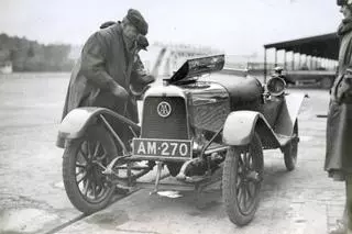 Aston Martin pone en busca y captura su primer coche del año 1914 llamado Coal Scuttle