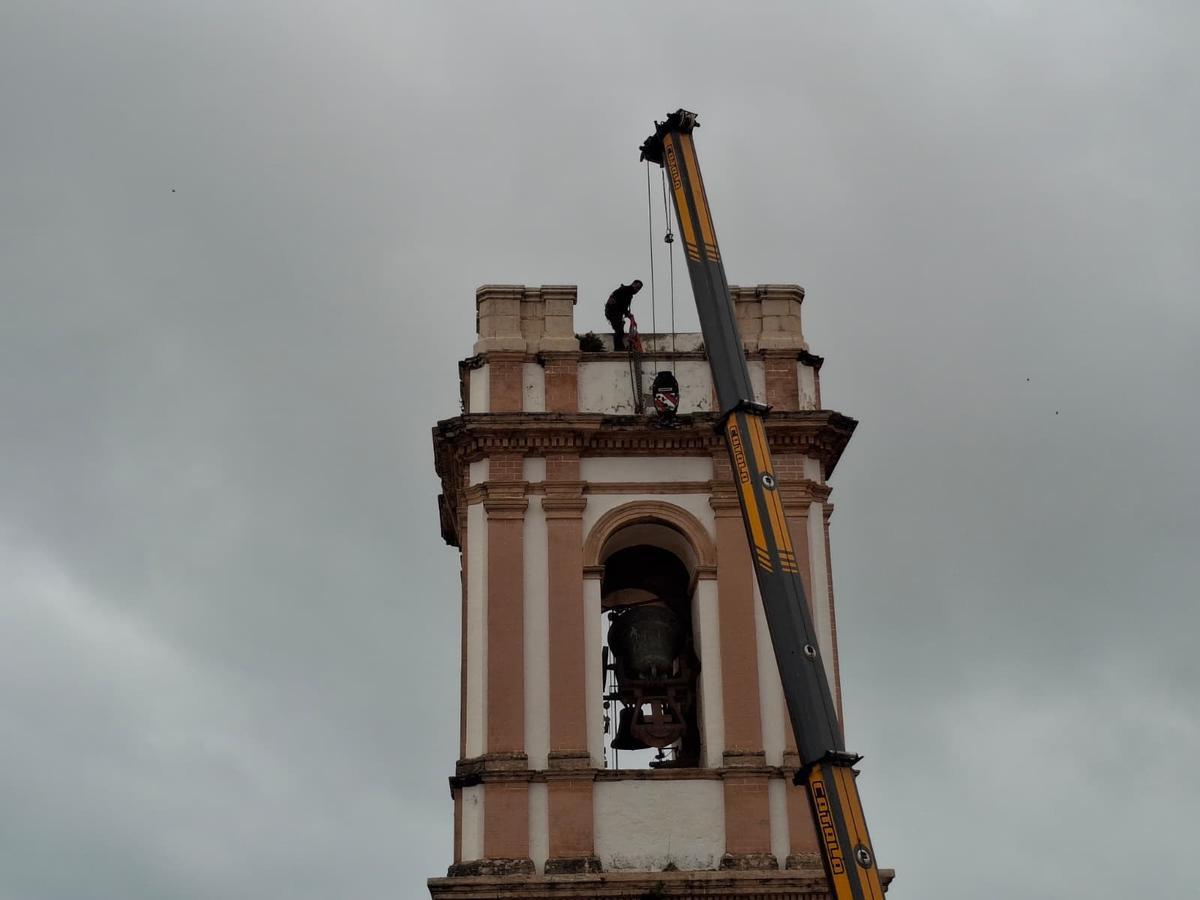 Las imágenes de un día histórico en Dénia: las campanas bajan del cielo