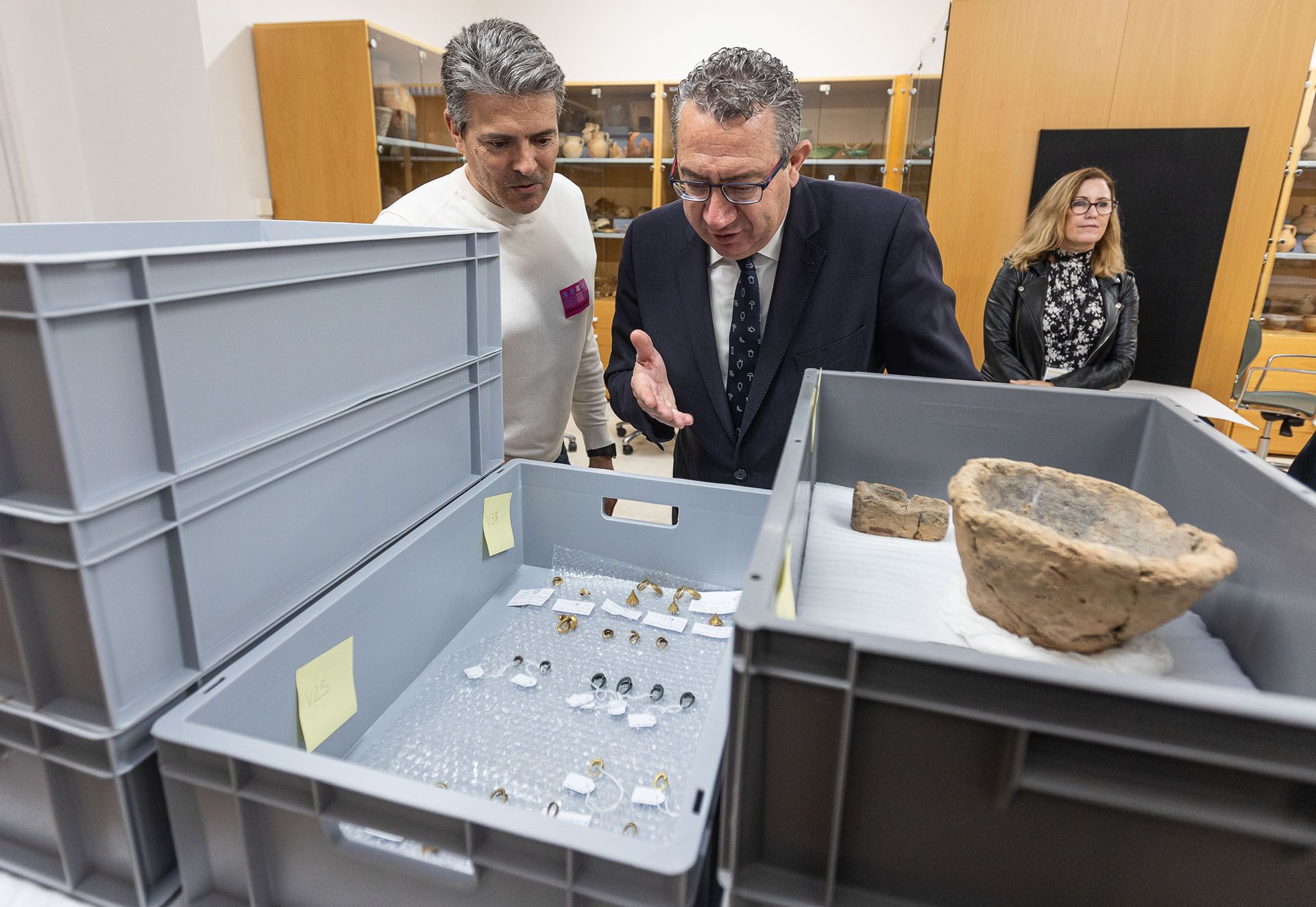 Toni Pérez visita el montae de la nueva exposición del MARQ