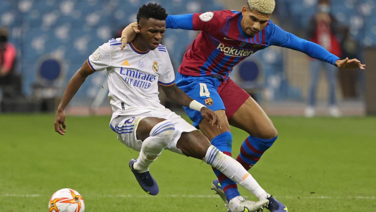 Vinicius Junior y Ronald Araujo en la final de la Supercopa de España 2022/23