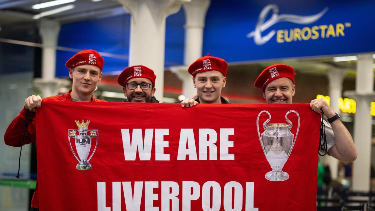 Miles de aficionados del Liverpool ya están en París.