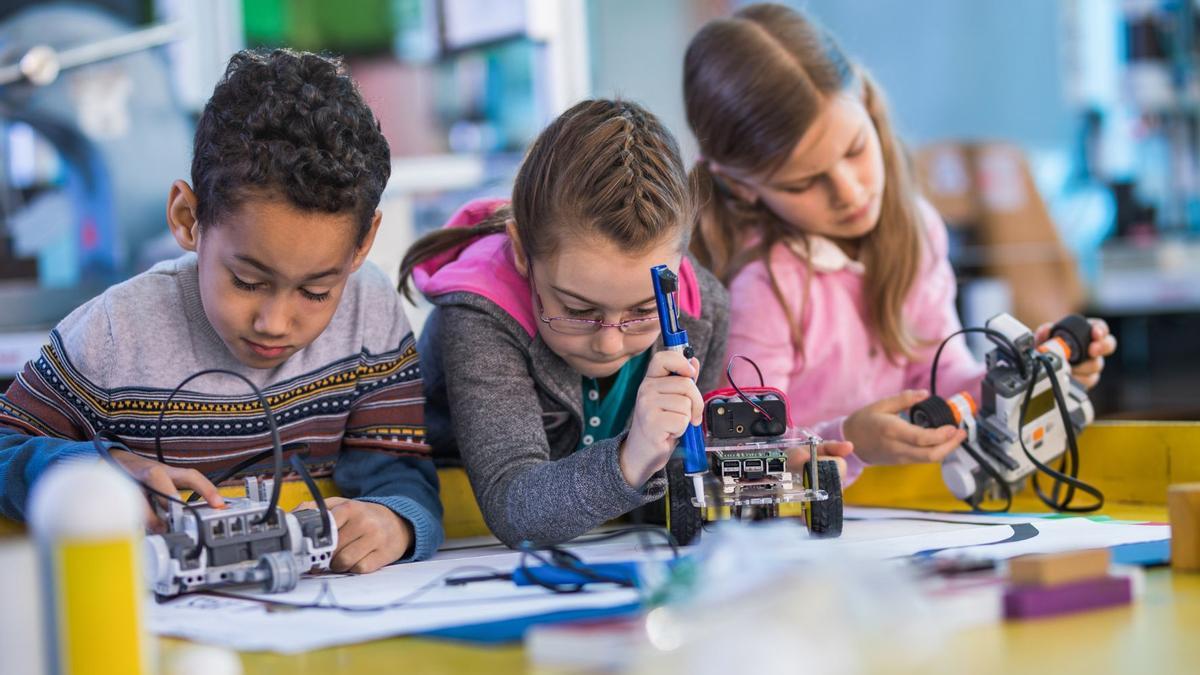 IMEB ha incorporado de la robótica educativa como actividad extraescolar.