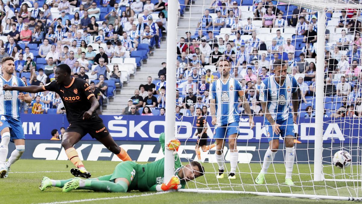 El Espanyol regala un punto al Valencia en el minuto 96.