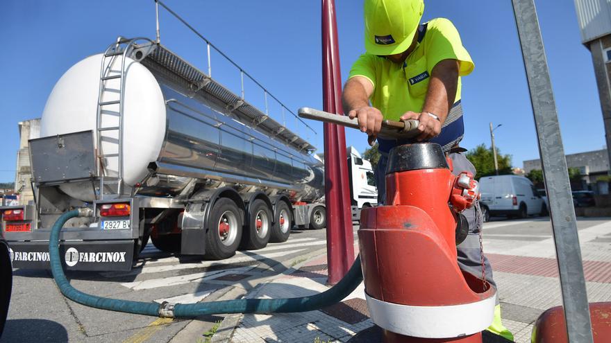 Sober ya recurre a camiones cisterna para llevar agua a una decena de núcleos