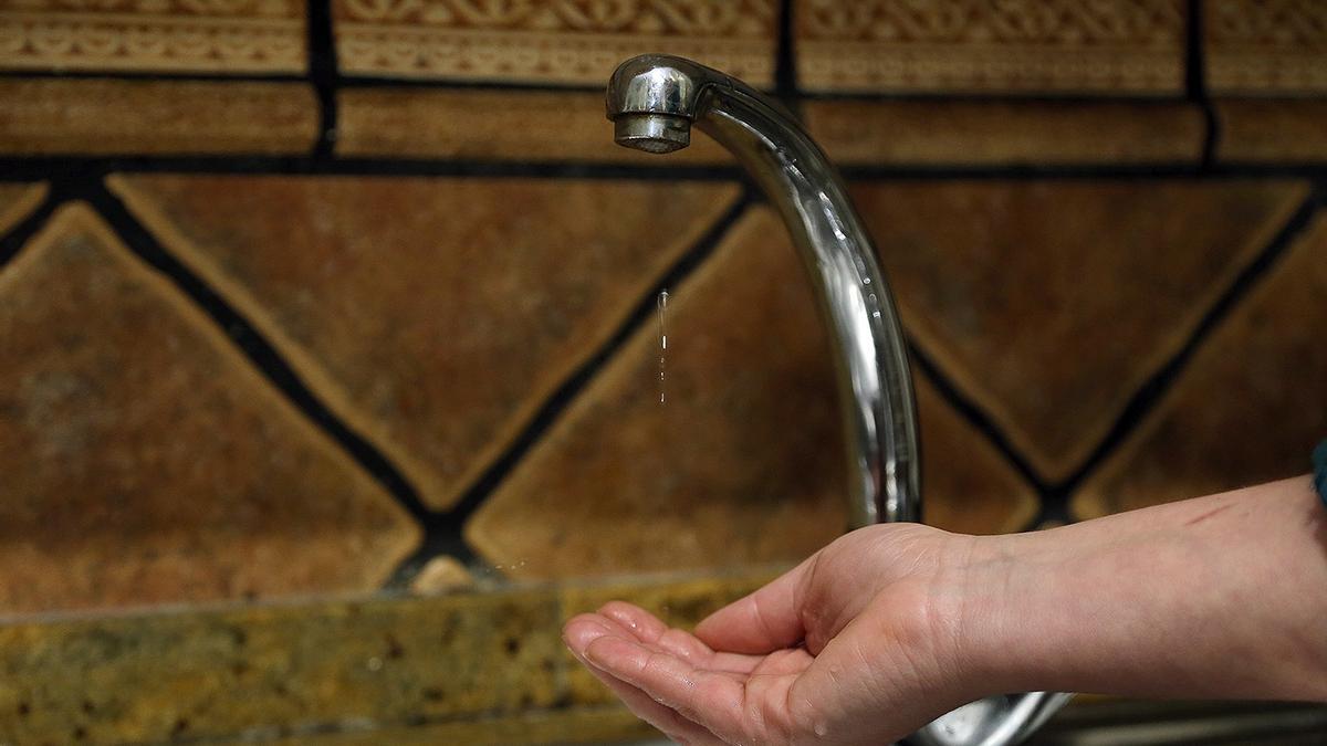 El suministro de agua permaecerá toda la mañana cortado.