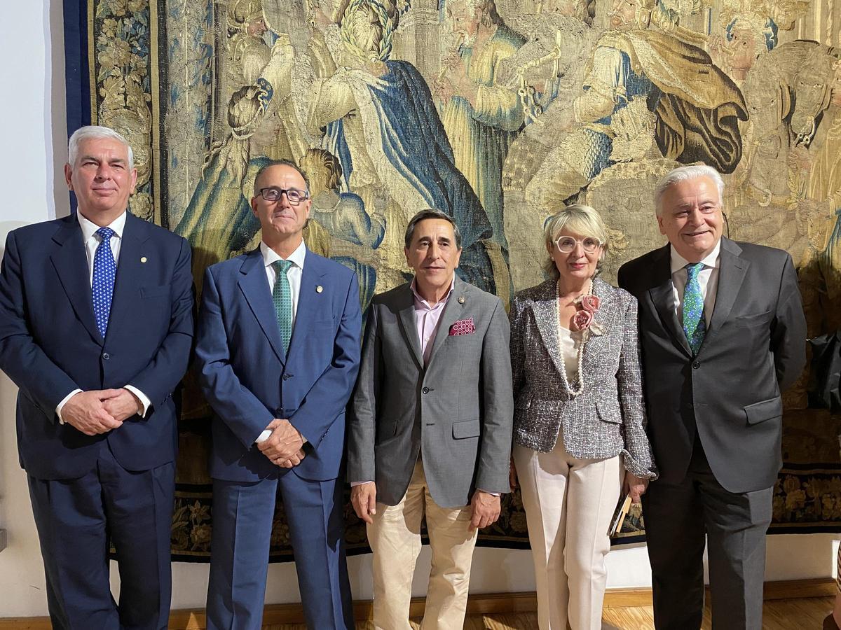 De izquierda a derecha: Alejandro Klecker, Gonzalo Orduña, Eduardo Puertes, Teresa González y Alberto Catalá.