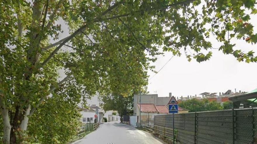 El hundimiento de una acequia obliga a restringir el tráfico en el Camino Viejo de Casillas