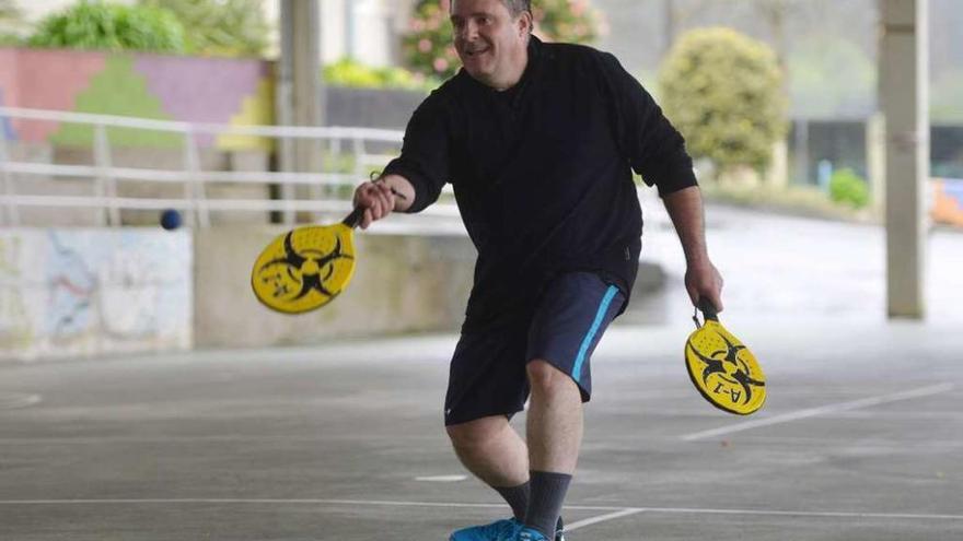 Jaime Bernardo Blanco Dios, en pleno entrenamiento de paddleball. // Gustavo Santos