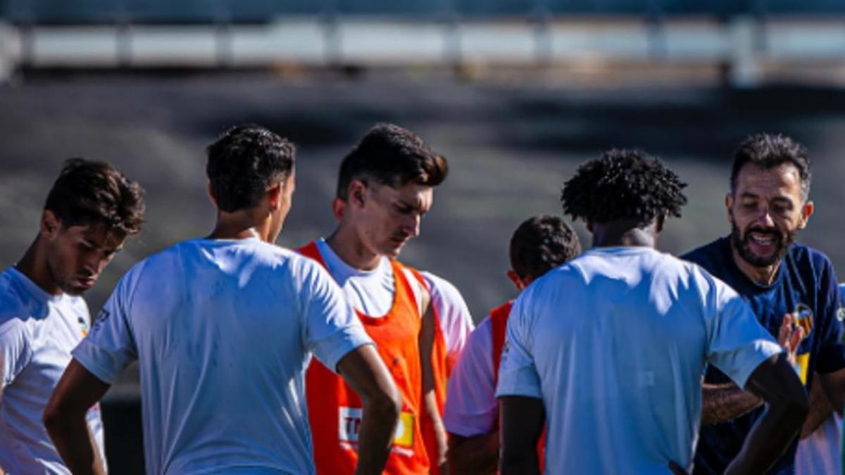 El Valencia CF en la sesión de entrenamiento de cara al partido ante el Villarreal