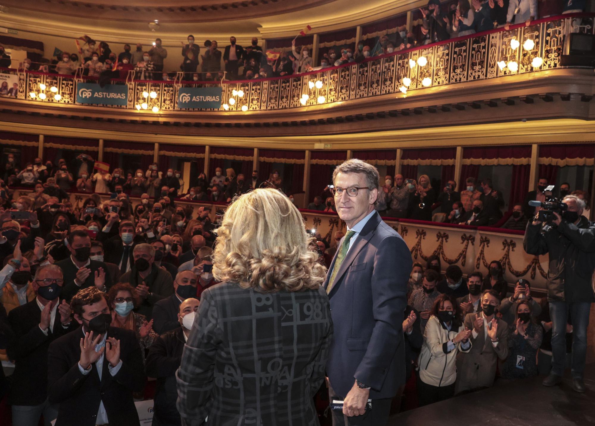 Núñez Freijóo se encuentra con los populares asturianos en Oviedo