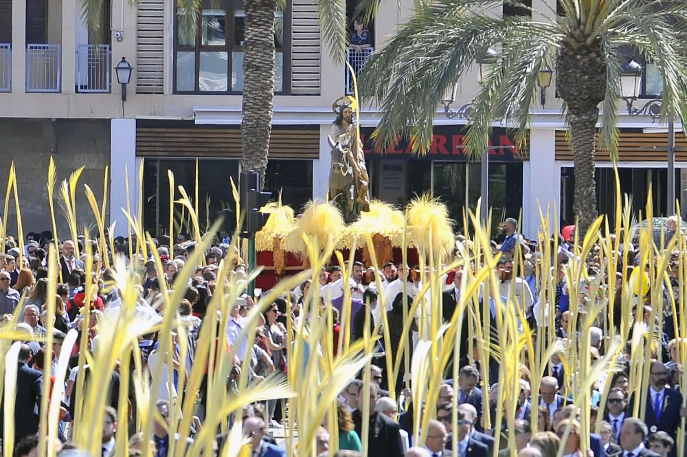 El calor es el gran protagonista en la procesión del Domingo de Ramos en Elche