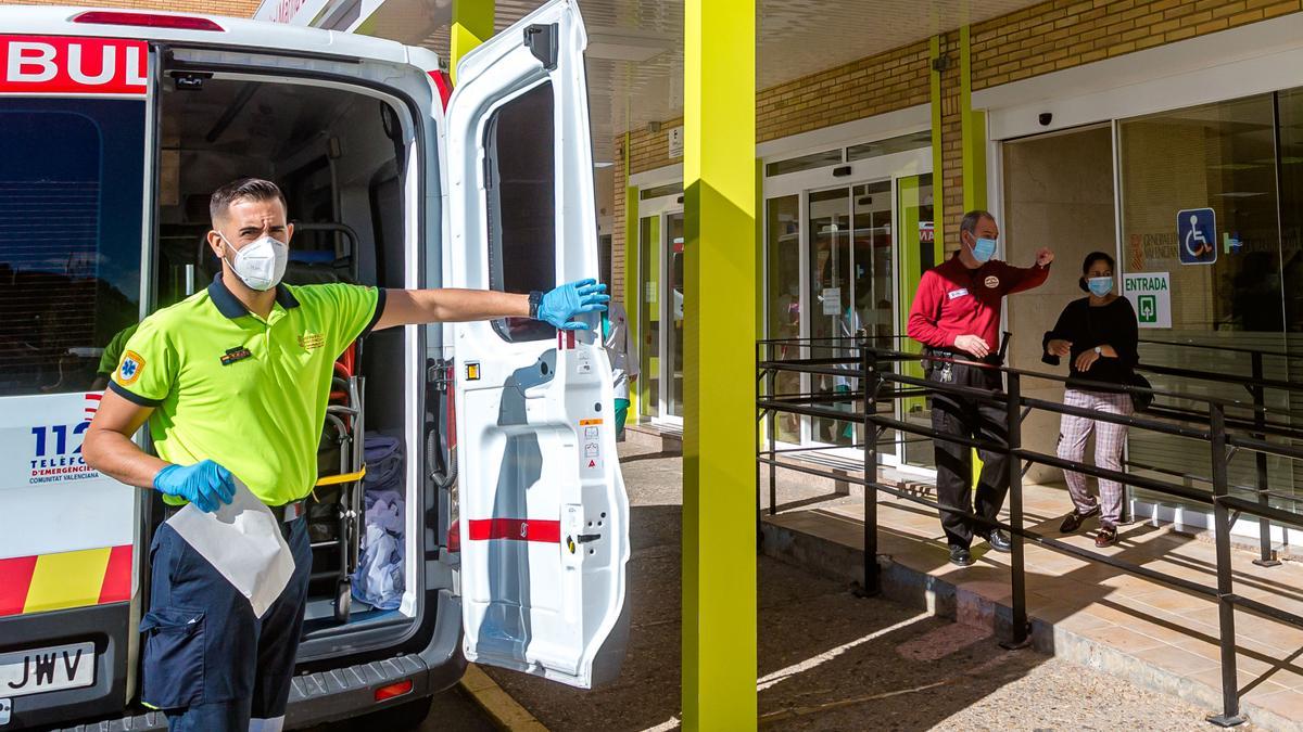 Puerta de acceso a un hospital de la provincia, en una imagen tomada días atrás.