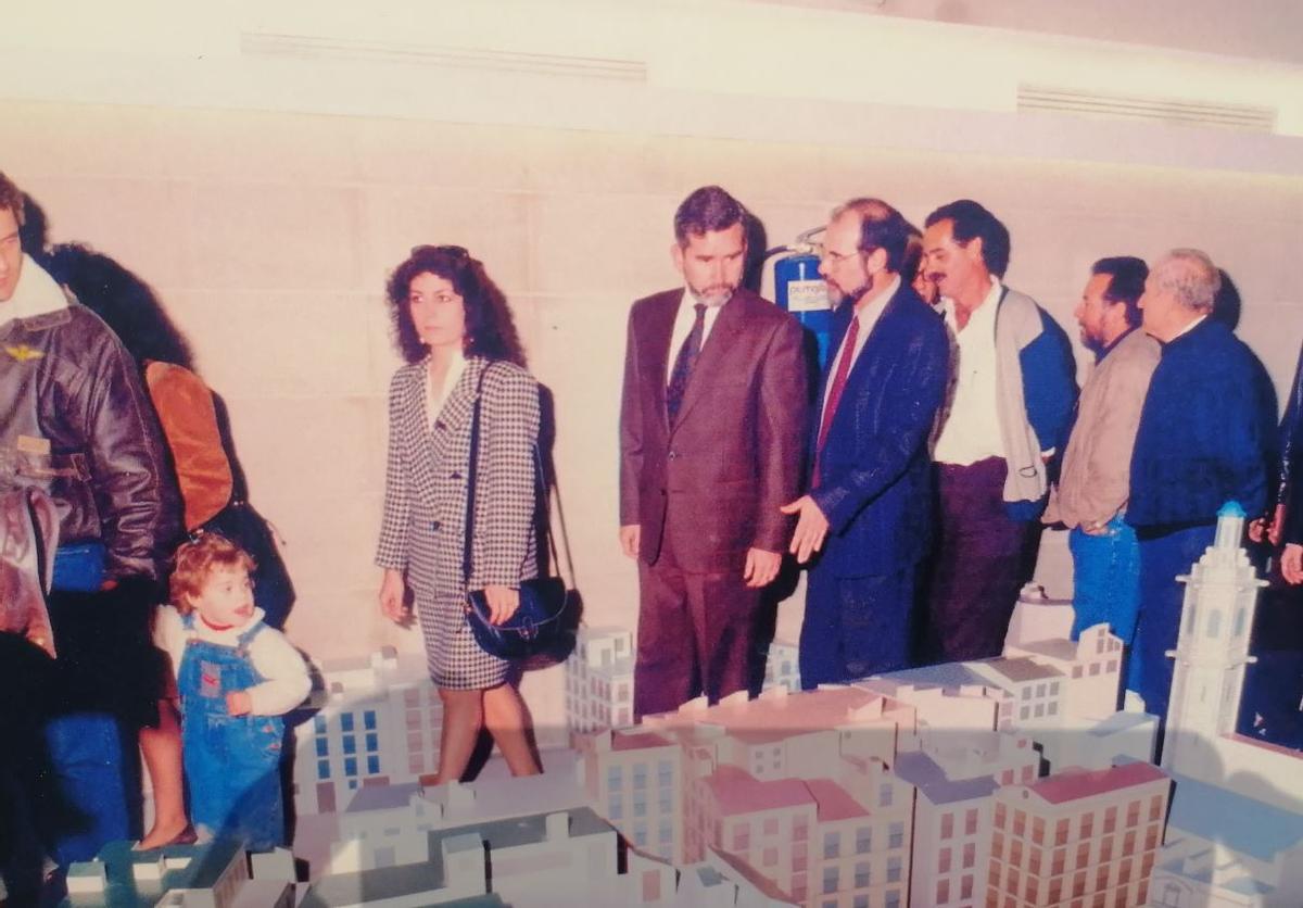 Clementina Rodenas, Joan Lerma y García Reche en la inauguración del Gulliver en diciembre de 1990