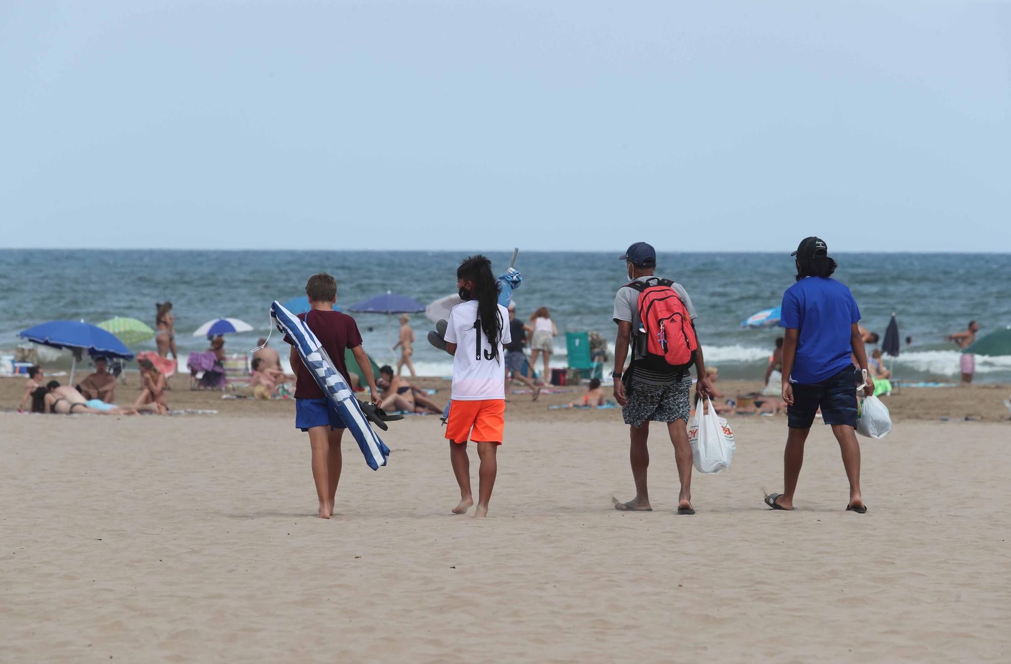 La playa y las terrazas, de nuevo, llenas