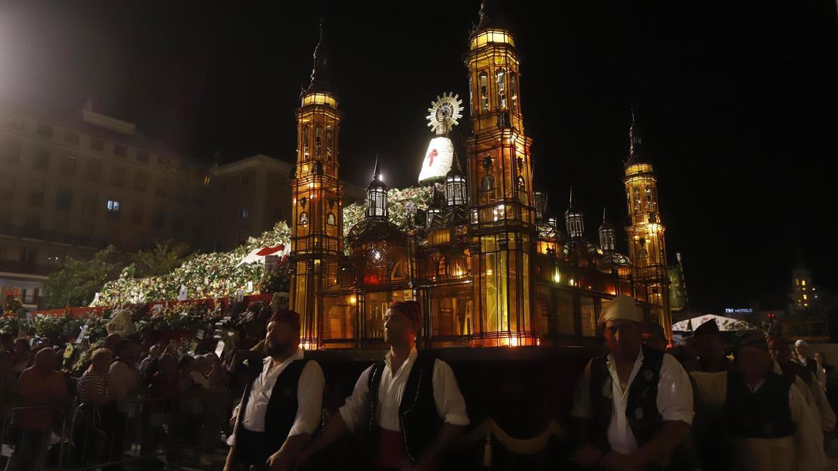 La solemnidad del Rosario de Cristal en la Plaza del Pilar