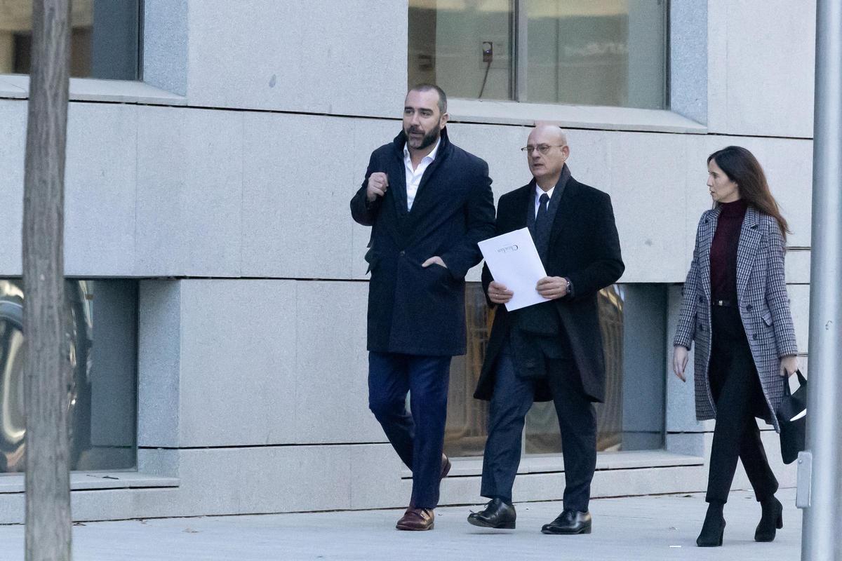 Archivo - El empresario Víctor de Aldama a su llegada al interrogatorio del juez instructor del 'caso Koldo', en la Audiencia Nacional, a 27 de noviembre de 2025, en Madrid (España).