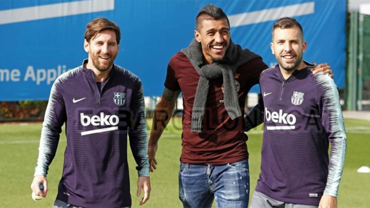 Paulinho visitó a sus excompañeros en el entrenamiento de este miércoles