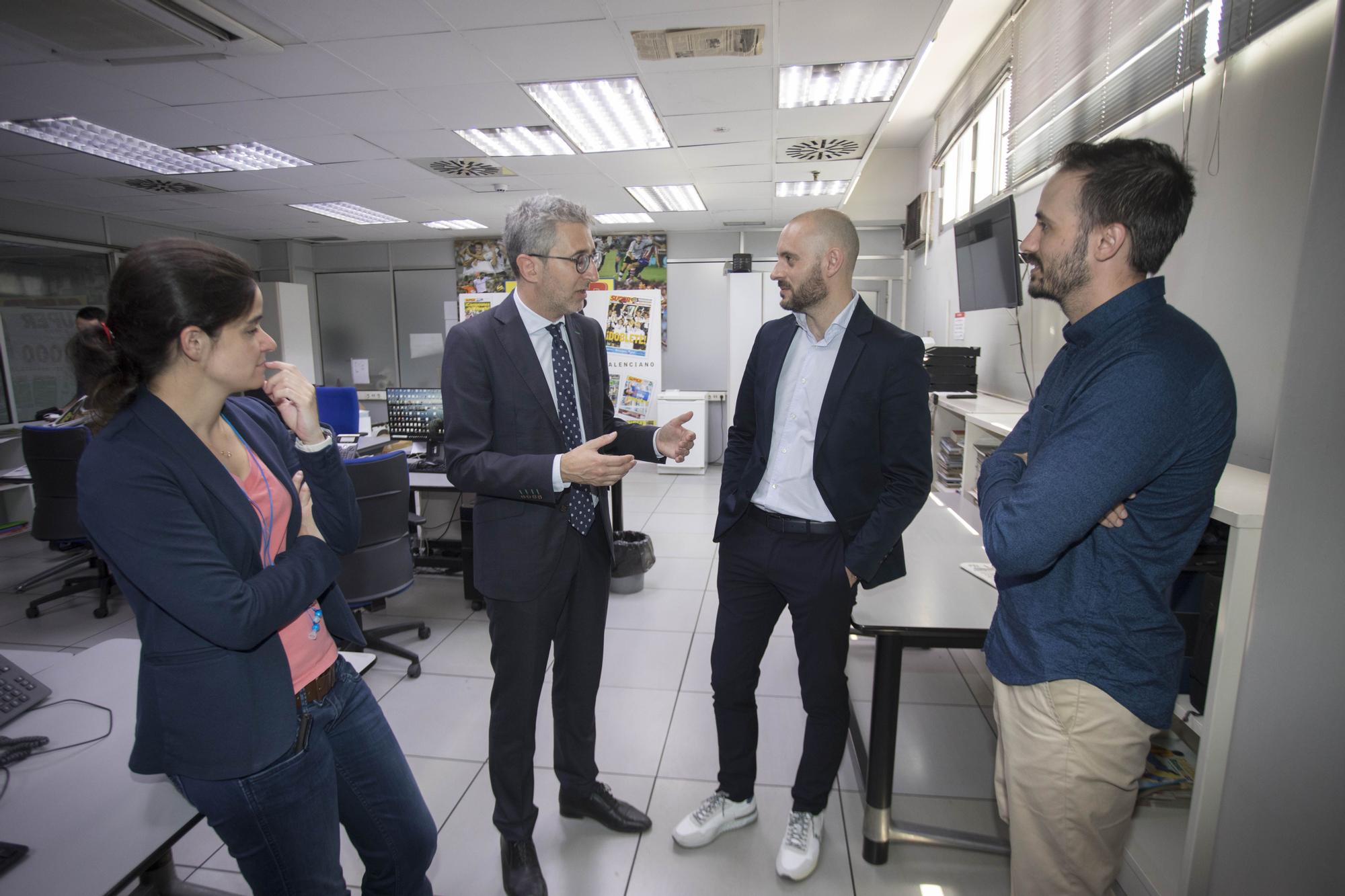 La visita del conseller Arcadi España a Levante-EMV y Superdeporte, en imágenes
