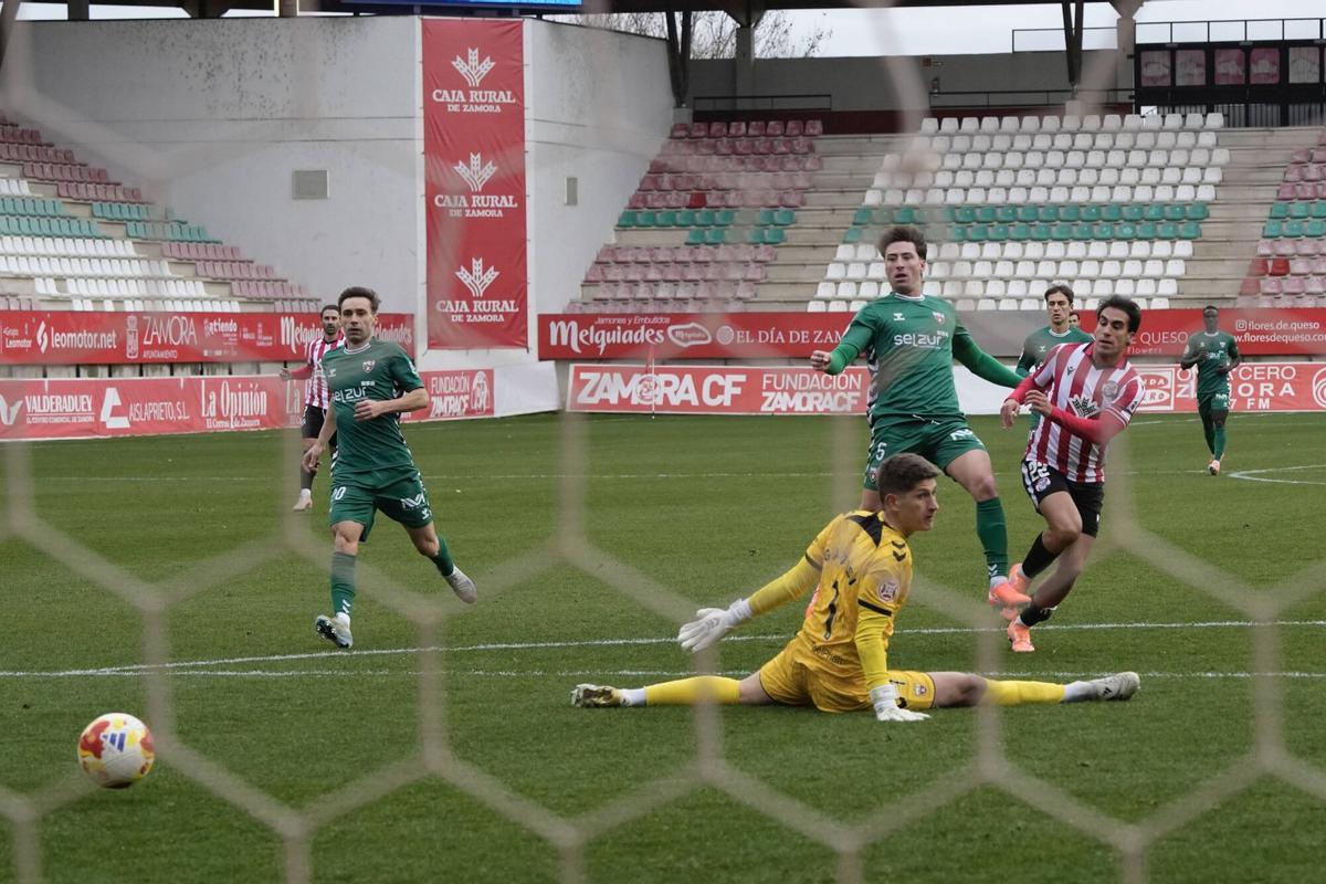 Imágenes del partido entre el Zamora CF y el Arenas de Getxo.