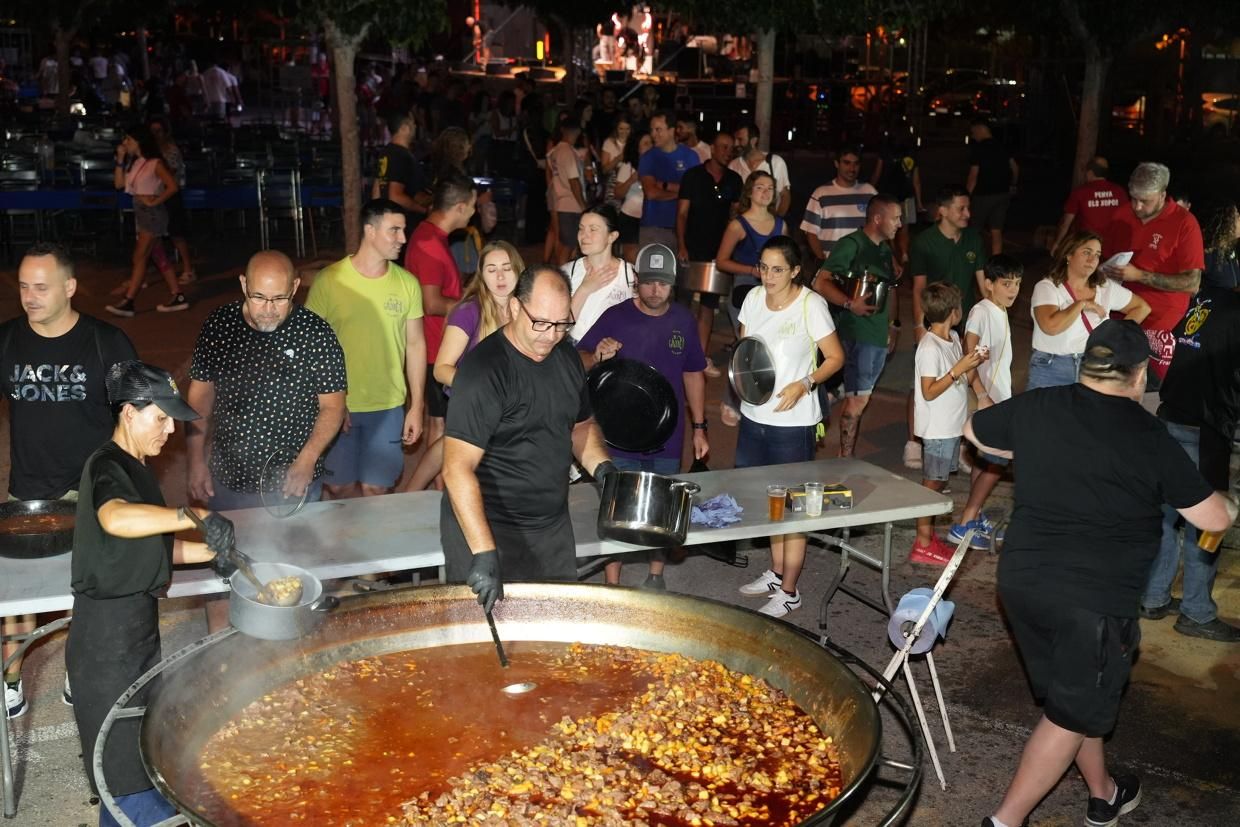 Galería: Les imatges del sopar de tombet de les penyes en les festes de Vila-real