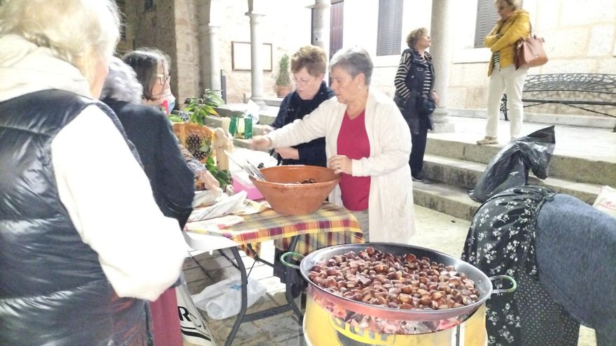 Trece colectivos logran fondos con la tradicional ‘Chaquetía’ en Coria