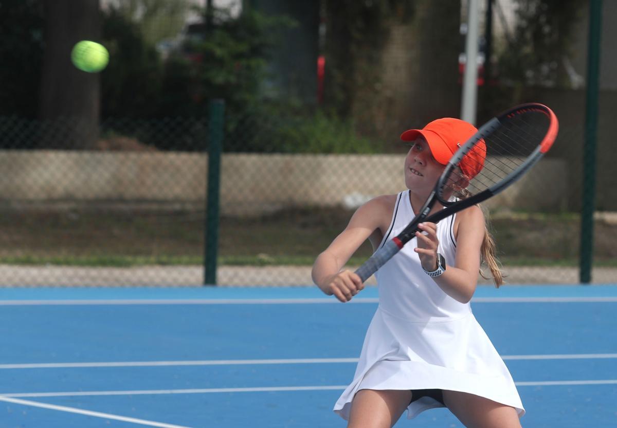 Sofía Kova, el inicio del largo camino para ser tenista