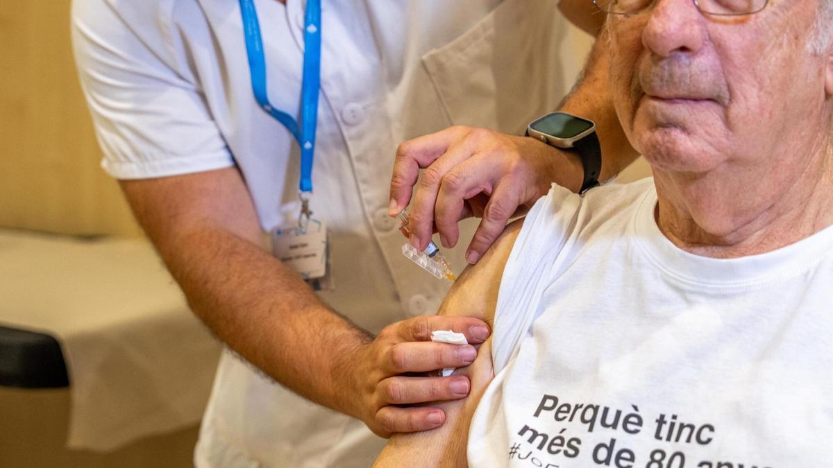 Inicio de la vacunación de gripe y covid-19 en un centro de salud
