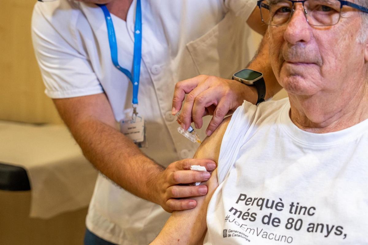 Inicio de la vacunación de gripe y covid-19 en un centro de salud